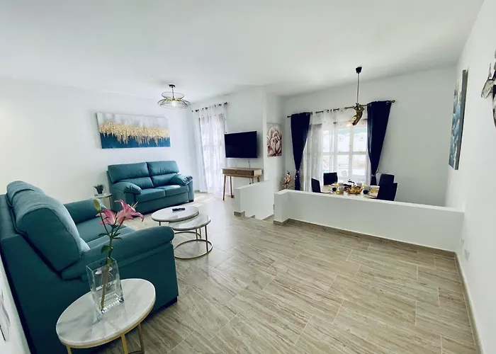 South Corner Адехе