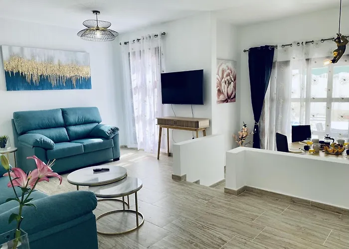 South Corner Адехе