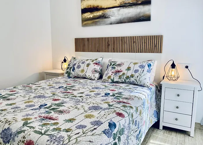 South Corner Адехе