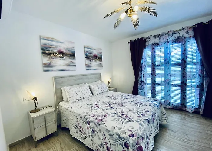 South Corner Адехе